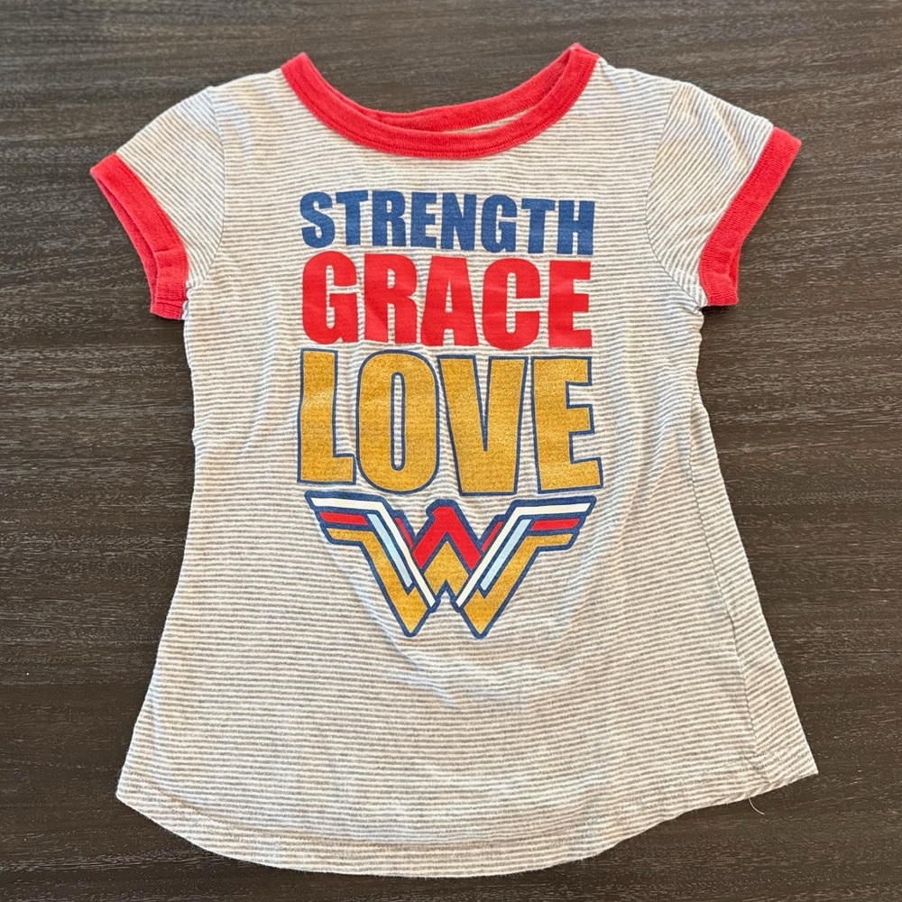 Wonder Woman Girls Short Sleeve Shirt Medium 7/8